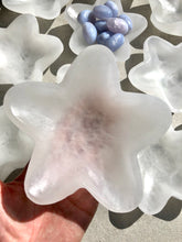 Load image into Gallery viewer, Selenite Star Bowl